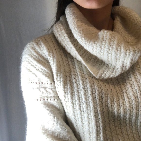 White Warm Knitted Oversized Sweater Turtleneck - Picture 6 of 11
